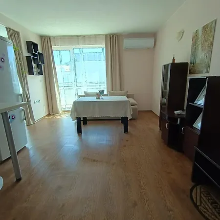 Apartmán за гости в комплекс клара Burgas City