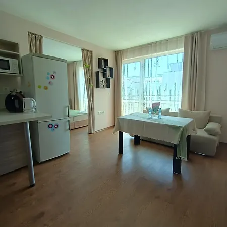 за гости в комплекс клара * Burgas City